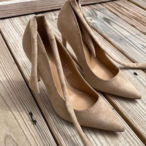 EXPRESS Tan Heels Size 8